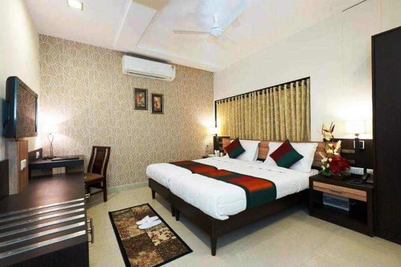 Hotel Siddharth Palace ジャイプール エクステリア 写真
