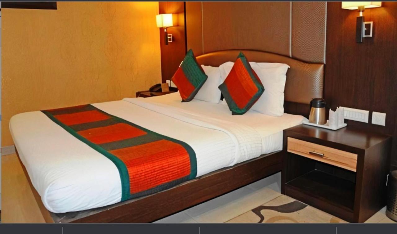 Hotel Siddharth Palace ジャイプール エクステリア 写真